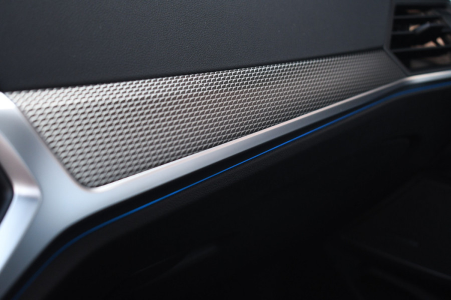 BMW 3-serie 330e M-Sport Pano H/K El-zetels Adp-onderstel El-klep Camera