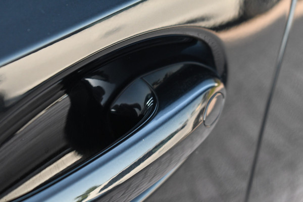 BMW 3-serie 330e M-Sport Pano H/K El-zetels Adp-onderstel El-klep Camera