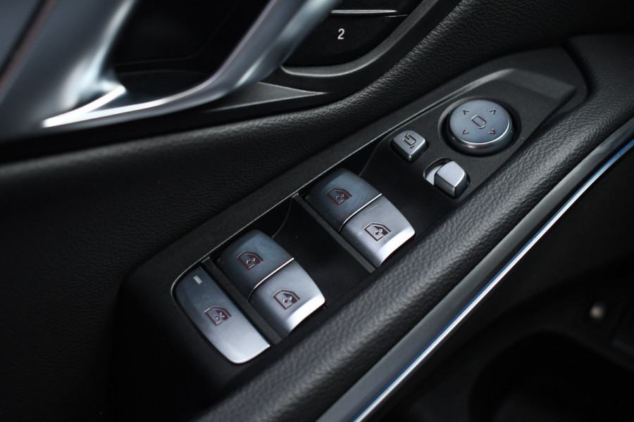 BMW 3-serie 330e M-Sport Pano H/K El-zetels Adp-onderstel El-klep Camera