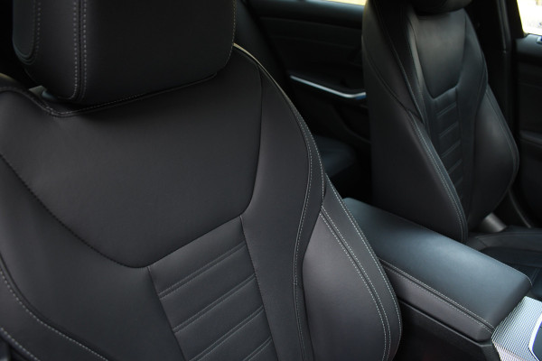 BMW 3-serie 330e M-Sport Pano H/K El-zetels Adp-onderstel El-klep Camera