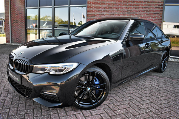 BMW 3-serie 330e M-Sport Pano H/K El-zetels Adp-onderstel El-klep Camera