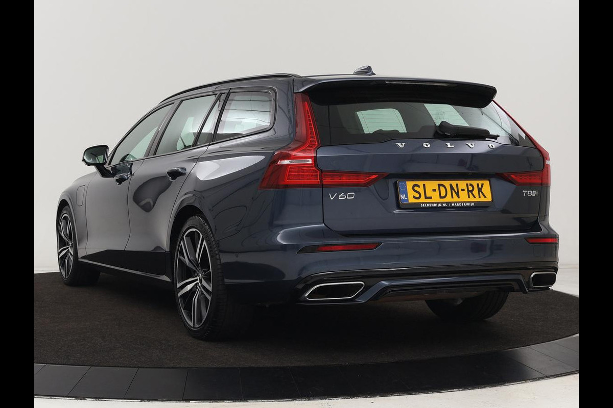 Volvo V60 2.0 T8 Recharge AWD R Design | Panoramadak | Leder | 360 Camera | Head-Up | Stoelverwarming | Carplay | Navigatie | Memory | PHEV | Plug In Volvo V60 2.0 T8 Recharge AWD R Design | Panoramadak | Leder | 360 Camera | Head-Up | Stoelverwarming | Carplay | Navigatie | Memory | PHEV | Plug In