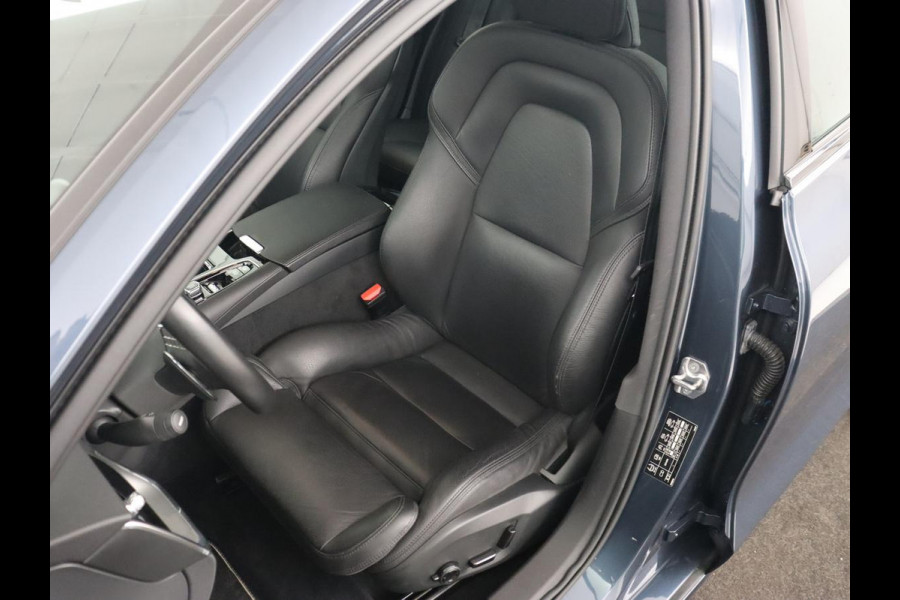 Volvo V60 2.0 T8 Recharge AWD R Design | Panoramadak | Leder | 360 Camera | Head-Up | Stoelverwarming | Carplay | Navigatie | Memory | PHEV | Plug In
