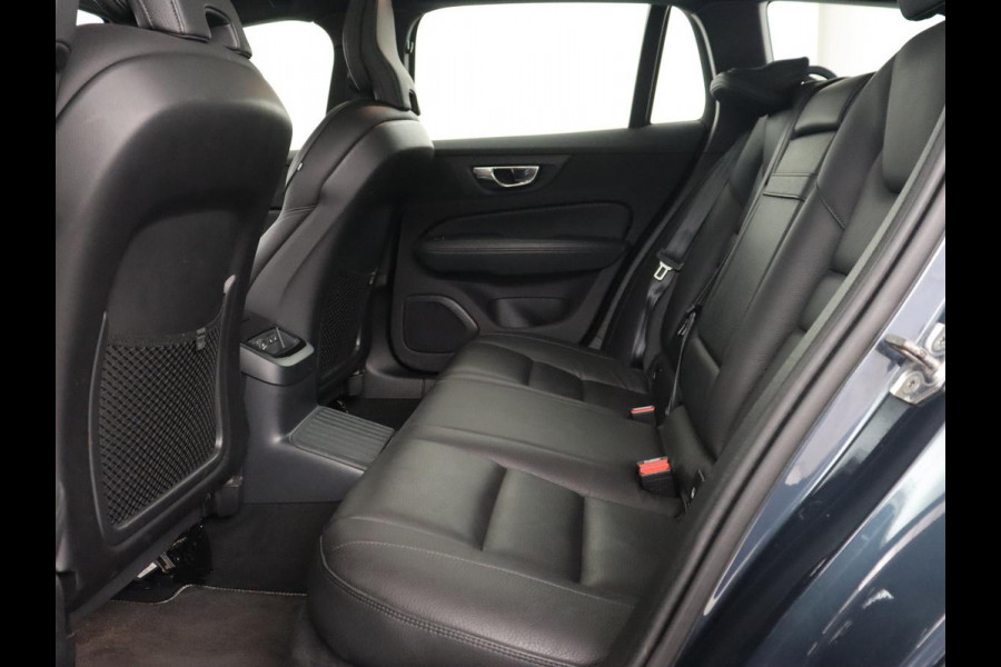 Volvo V60 2.0 T8 Recharge AWD R Design | Panoramadak | Leder | 360 Camera | Head-Up | Stoelverwarming | Carplay | Navigatie | Memory | PHEV | Plug In