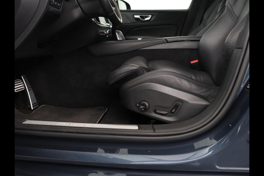 Volvo V60 2.0 T8 Recharge AWD R Design | Panoramadak | Leder | 360 Camera | Head-Up | Stoelverwarming | Carplay | Navigatie | Memory | PHEV | Plug In