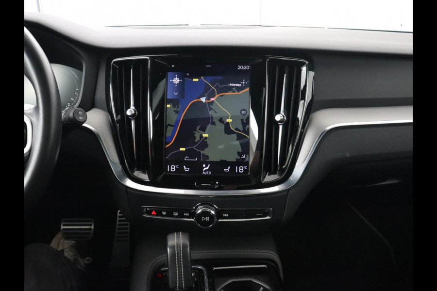 Volvo V60 2.0 T8 Recharge AWD R Design | Panoramadak | Leder | 360 Camera | Head-Up | Stoelverwarming | Carplay | Navigatie | Memory | PHEV | Plug In