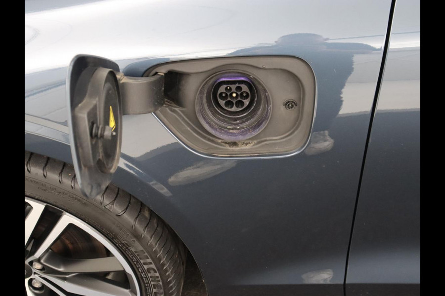 Volvo V60 2.0 T8 Recharge AWD R Design | Panoramadak | Leder | 360 Camera | Head-Up | Stoelverwarming | Carplay | Navigatie | Memory | PHEV | Plug In