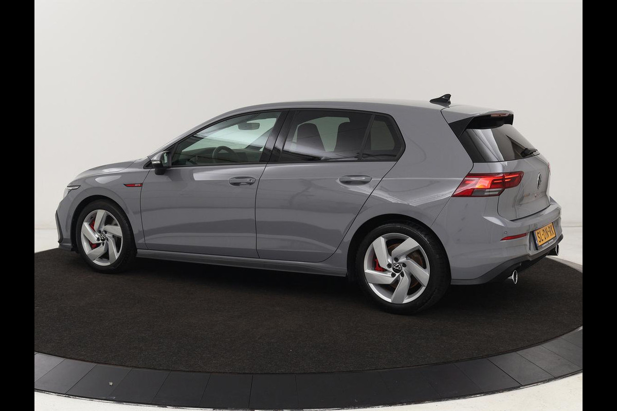 Volkswagen Golf 2.0 TSI GTI | Carplay | Sfeerverlichting | LED Plus | Sportstoelen | Parkeerhulp | Cruise control | Digital Cockpit | Climate control