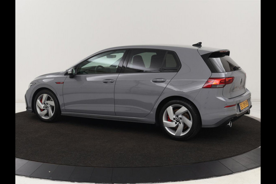 Volkswagen Golf 2.0 TSI GTI | Carplay | Sfeerverlichting | LED Plus | Sportstoelen | Parkeerhulp | Cruise control | Digital Cockpit | Climate control