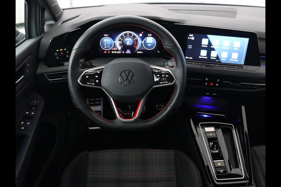 Volkswagen Golf 2.0 TSI GTI | Carplay | Sfeerverlichting | LED Plus | Sportstoelen | Parkeerhulp | Cruise control | Digital Cockpit | Climate control