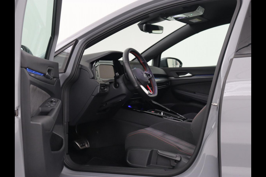 Volkswagen Golf 2.0 TSI GTI | Carplay | Sfeerverlichting | LED Plus | Sportstoelen | Parkeerhulp | Cruise control | Digital Cockpit | Climate control