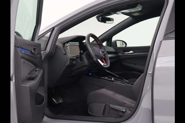 Volkswagen Golf 2.0 TSI GTI | Carplay | Sfeerverlichting | LED Plus | Sportstoelen | Parkeerhulp | Cruise control | Digital Cockpit | Climate control