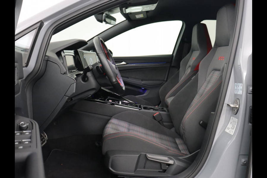 Volkswagen Golf 2.0 TSI GTI | Carplay | Sfeerverlichting | LED Plus | Sportstoelen | Parkeerhulp | Cruise control | Digital Cockpit | Climate control