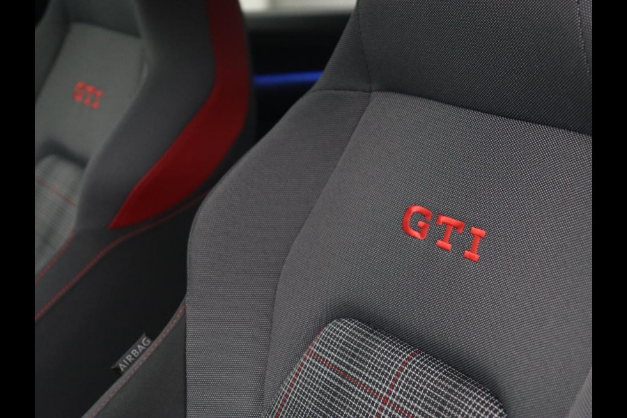Volkswagen Golf 2.0 TSI GTI | Carplay | Sfeerverlichting | LED Plus | Sportstoelen | Parkeerhulp | Cruise control | Digital Cockpit | Climate control