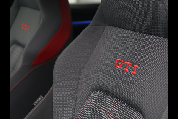Volkswagen Golf 2.0 TSI GTI | Carplay | Sfeerverlichting | LED Plus | Sportstoelen | Parkeerhulp | Cruise control | Digital Cockpit | Climate control