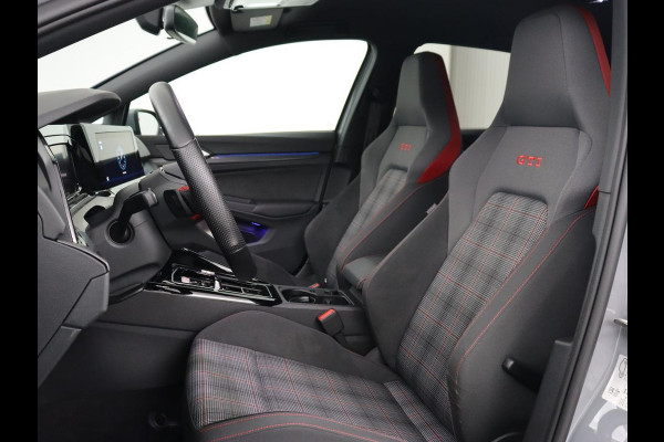 Volkswagen Golf 2.0 TSI GTI | Carplay | Sfeerverlichting | LED Plus | Sportstoelen | Parkeerhulp | Cruise control | Digital Cockpit | Climate control