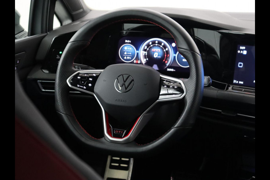 Volkswagen Golf 2.0 TSI GTI | Carplay | Sfeerverlichting | LED Plus | Sportstoelen | Parkeerhulp | Cruise control | Digital Cockpit | Climate control