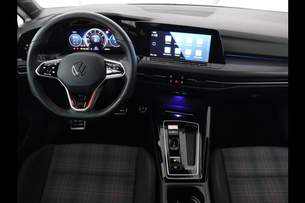 Volkswagen Golf 2.0 TSI GTI | Carplay | Sfeerverlichting | LED Plus | Sportstoelen | Parkeerhulp | Cruise control | Digital Cockpit | Climate control