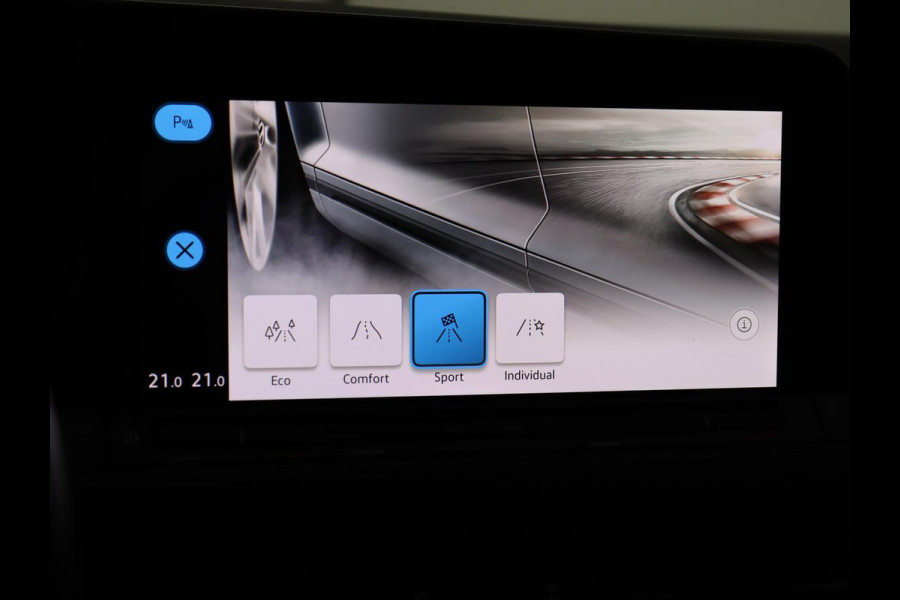 Volkswagen Golf 2.0 TSI GTI | Carplay | Sfeerverlichting | LED Plus | Sportstoelen | Parkeerhulp | Cruise control | Digital Cockpit | Climate control