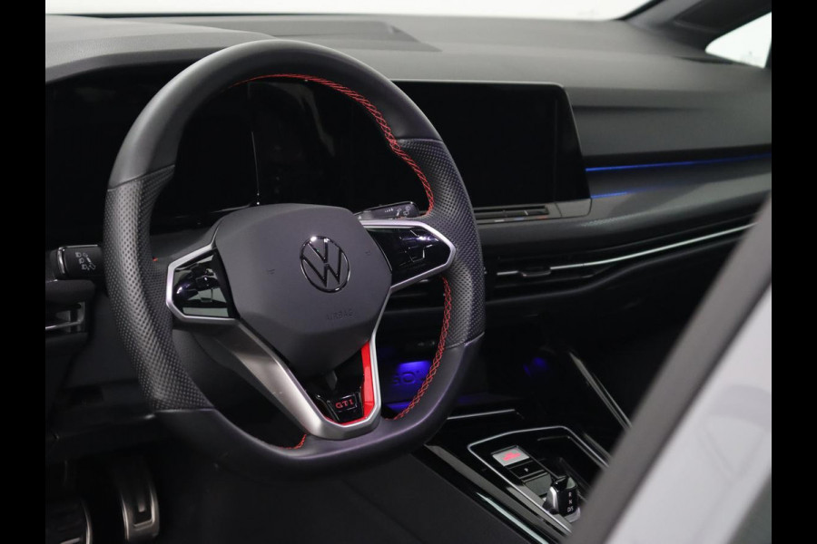 Volkswagen Golf 2.0 TSI GTI | Carplay | Sfeerverlichting | LED Plus | Sportstoelen | Parkeerhulp | Cruise control | Digital Cockpit | Climate control