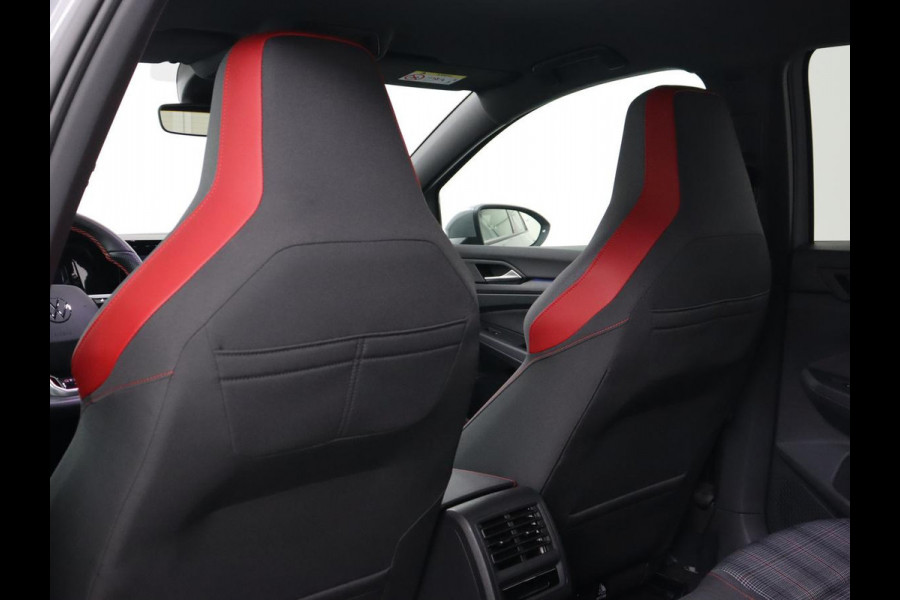 Volkswagen Golf 2.0 TSI GTI | Carplay | Sfeerverlichting | LED Plus | Sportstoelen | Parkeerhulp | Cruise control | Digital Cockpit | Climate control