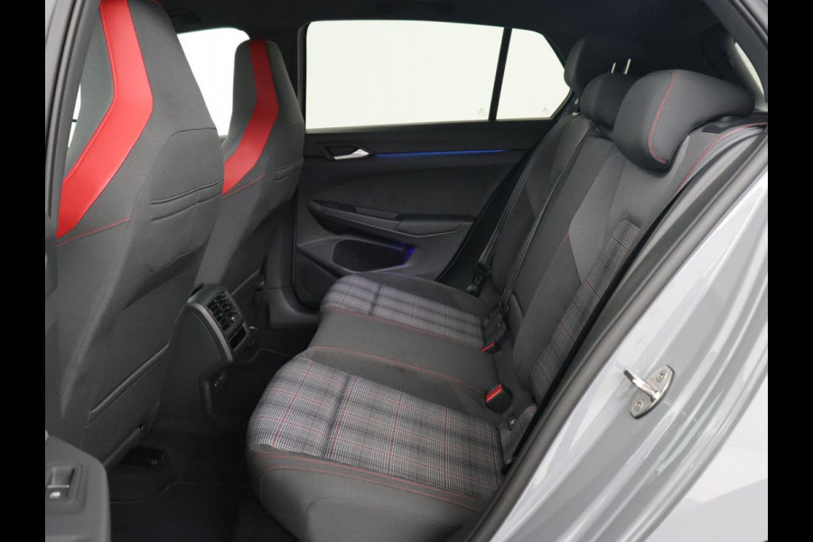Volkswagen Golf 2.0 TSI GTI | Carplay | Sfeerverlichting | LED Plus | Sportstoelen | Parkeerhulp | Cruise control | Digital Cockpit | Climate control