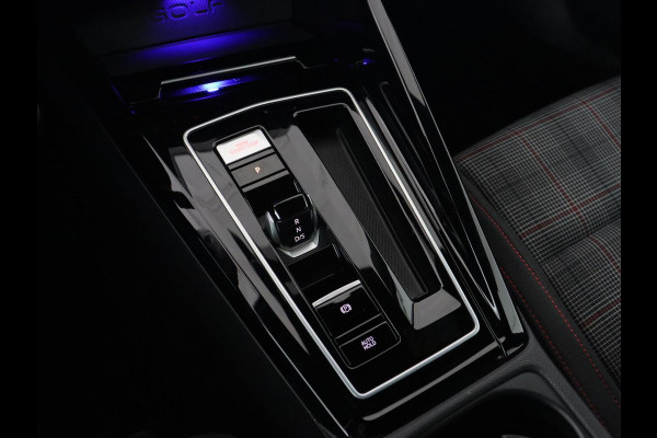 Volkswagen Golf 2.0 TSI GTI | Carplay | Sfeerverlichting | LED Plus | Sportstoelen | Parkeerhulp | Cruise control | Digital Cockpit | Climate control