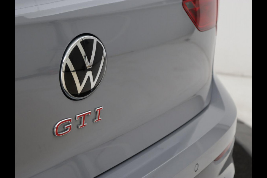 Volkswagen Golf 2.0 TSI GTI | Carplay | Sfeerverlichting | LED Plus | Sportstoelen | Parkeerhulp | Cruise control | Digital Cockpit | Climate control