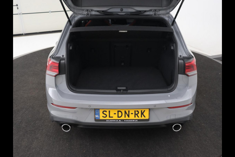 Volkswagen Golf 2.0 TSI GTI | Carplay | Sfeerverlichting | LED Plus | Sportstoelen | Parkeerhulp | Cruise control | Digital Cockpit | Climate control