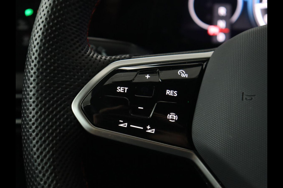 Volkswagen Golf 2.0 TSI GTI | Carplay | Sfeerverlichting | LED Plus | Sportstoelen | Parkeerhulp | Cruise control | Digital Cockpit | Climate control