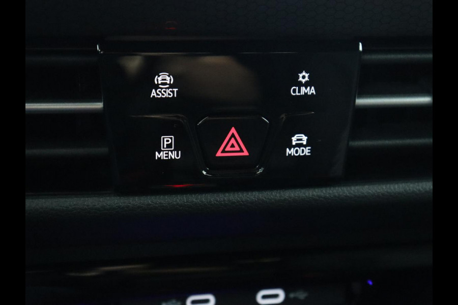 Volkswagen Golf 2.0 TSI GTI | Carplay | Sfeerverlichting | LED Plus | Sportstoelen | Parkeerhulp | Cruise control | Digital Cockpit | Climate control