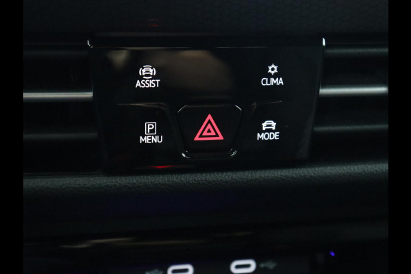 Volkswagen Golf 2.0 TSI GTI | Carplay | Sfeerverlichting | LED Plus | Sportstoelen | Parkeerhulp | Cruise control | Digital Cockpit | Climate control