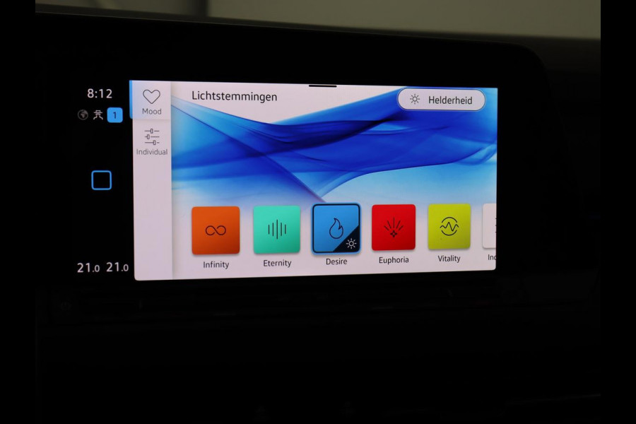 Volkswagen Golf 2.0 TSI GTI | Carplay | Sfeerverlichting | LED Plus | Sportstoelen | Parkeerhulp | Cruise control | Digital Cockpit | Climate control