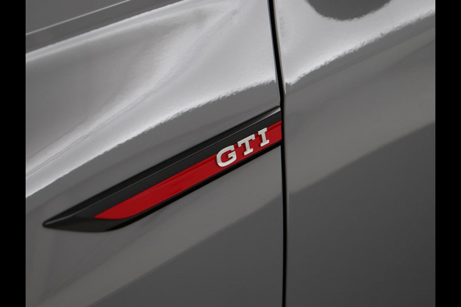 Volkswagen Golf 2.0 TSI GTI | Carplay | Sfeerverlichting | LED Plus | Sportstoelen | Parkeerhulp | Cruise control | Digital Cockpit | Climate control