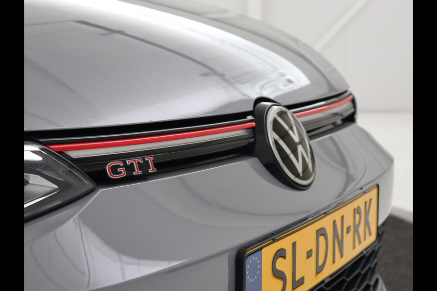 Volkswagen Golf 2.0 TSI GTI | Carplay | Sfeerverlichting | LED Plus | Sportstoelen | Parkeerhulp | Cruise control | Digital Cockpit | Climate control