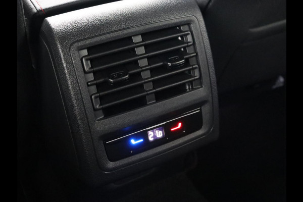Volkswagen Golf 2.0 TSI GTI | Carplay | Sfeerverlichting | LED Plus | Sportstoelen | Parkeerhulp | Cruise control | Digital Cockpit | Climate control