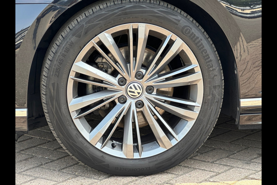 Volkswagen Passat 1.5 TSI Elegance Business R Line