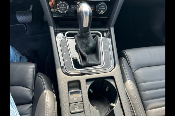 Volkswagen Passat 1.5 TSI Elegance Business R Line