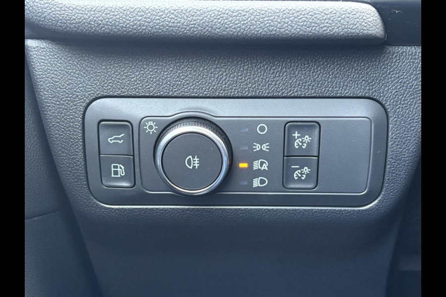 Ford Kuga 2.5 PHEV ST-Line X | Wegklapbare trekhaak | Panoramadak | Winter Pack | Head up Display | All season banden