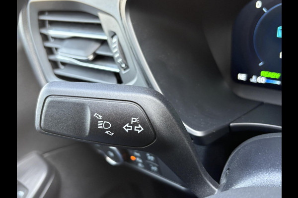 Ford Kuga 2.5 PHEV ST-Line X | Wegklapbare trekhaak | Panoramadak | Winter Pack | Head up Display | All season banden
