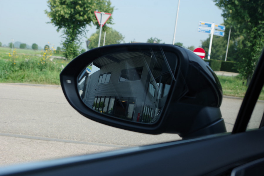 Volkswagen Passat Variant 1.4 TSI 218 PK PHEV GTE Business, Trekhaak, Panoramadak, Adap. Cruise Control, Matrix-LED