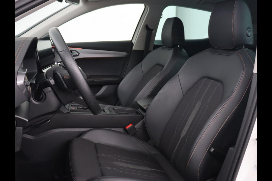CUPRA Formentor 1.4 e-Hybrid | Carplay | Camera | Adaptive cruise | Stuurverwarming | Sportstoelen | Keyless | Sfeerverlichting | Full LED | PHEV | Plug In