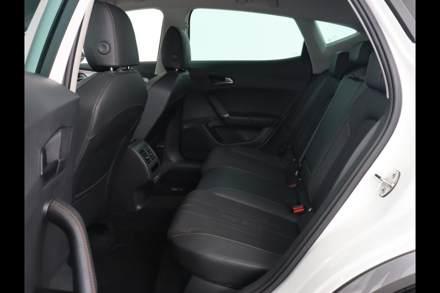 CUPRA Formentor 1.4 e-Hybrid | Carplay | Camera | Adaptive cruise | Stuurverwarming | Sportstoelen | Keyless | Sfeerverlichting | Full LED | PHEV | Plug In