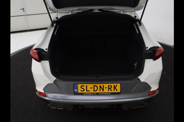CUPRA Formentor 1.4 e-Hybrid | Carplay | Camera | Adaptive cruise | Stuurverwarming | Sportstoelen | Keyless | Sfeerverlichting | Full LED | PHEV | Plug In
