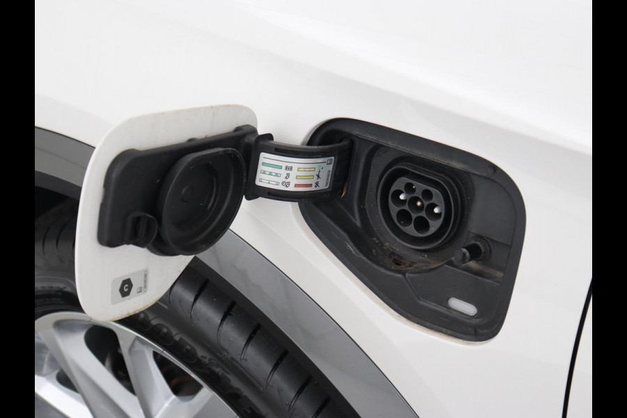 CUPRA Formentor 1.4 e-Hybrid | Carplay | Camera | Adaptive cruise | Stuurverwarming | Sportstoelen | Keyless | Sfeerverlichting | Full LED | PHEV | Plug In