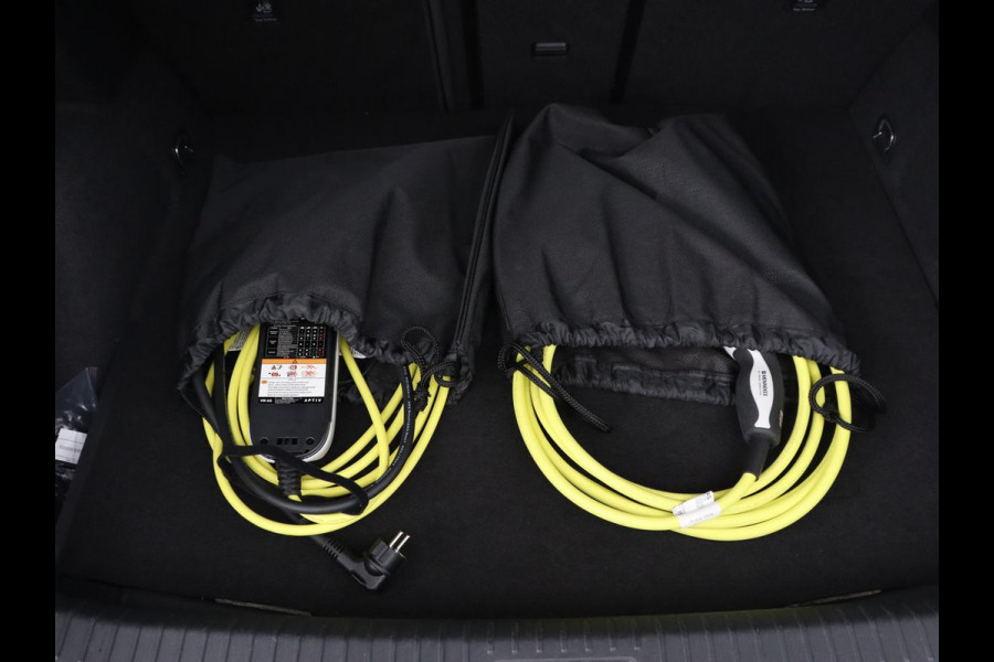 CUPRA Formentor 1.4 e-Hybrid | Carplay | Camera | Adaptive cruise | Stuurverwarming | Sportstoelen | Keyless | Sfeerverlichting | Full LED | PHEV | Plug In
