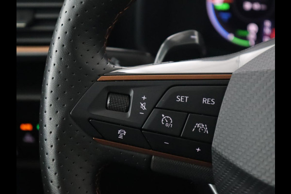 CUPRA Formentor 1.4 e-Hybrid | Carplay | Camera | Adaptive cruise | Stuurverwarming | Sportstoelen | Keyless | Sfeerverlichting | Full LED | PHEV | Plug In