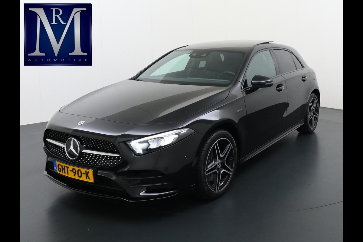 Mercedes-Benz A-Klasse 250 e Business Solution AMG Limited PHEV PLUG-IN HYBRIDE| PANORAMA DAK | AMBILIGHT | STOELVERWARMING | CAMERA | BLACK OPTIC PAKKET | WIDESCREEN DISPLAY | APPLE CARPLAY | RIJKLAAR MET 12 MND BOVAG GARANTIE | Mercedes-Benz A-Klasse 250 e Business Solution AMG Limited PHEV PLUG-IN HYBRIDE| PANORAMA DAK | AMBILIGHT | STOELVERWARMING | CAMERA | BLACK OPTIC PAKKET | WIDESCREEN DISPLAY | APPLE CARPLAY | RIJKLAAR MET 12 MND BOVAG GARANTIE |