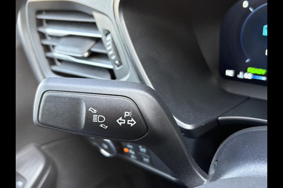 Ford Kuga 2.5 PHEV ST-Line X 243pk | Zuid | Wegklapbare trekhaak | Panoramadak | Winter Pack | Head up Display | All season banden