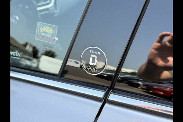 Toyota C-HR 2.0 Hybrid Team D | CarPlay | Camera | ACC | Dodehoek | Keyless | 18 inch